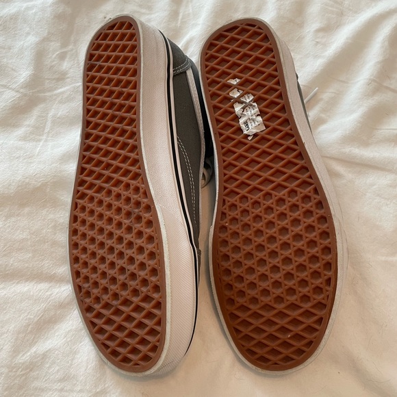 Vans old school. Size 8.5 mens. Grey. Perfect condition. No wear or tear. - Picture 4 of 6